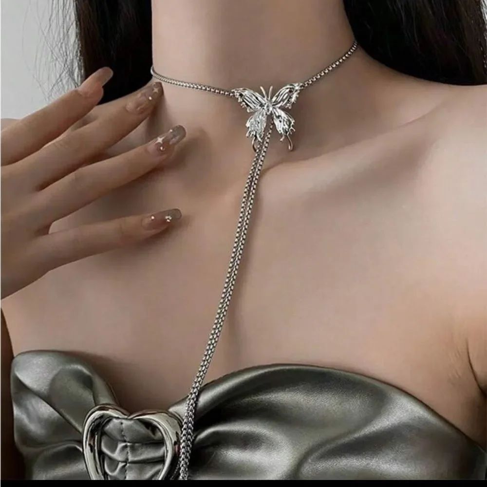Elegant Silver Butterfly Necklace R211